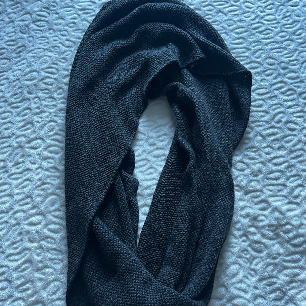 H&M gray Circle scarf